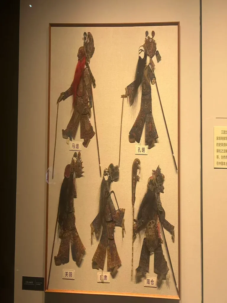 chinese-art-museum-people