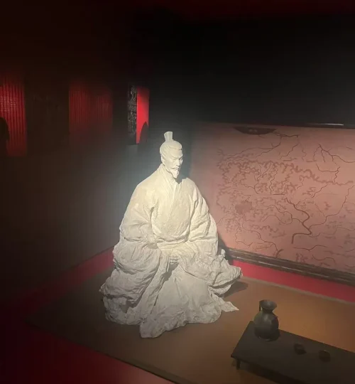 ancient-buddhist-statues-museum studying